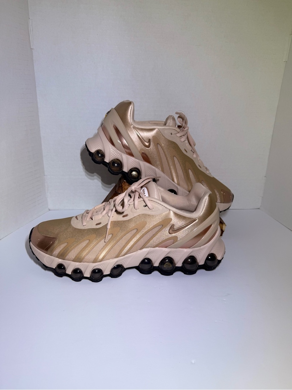 Nike Air Max DN8 Metallic Red Bronze HF5509-900 Women’s Size 11 No Box New